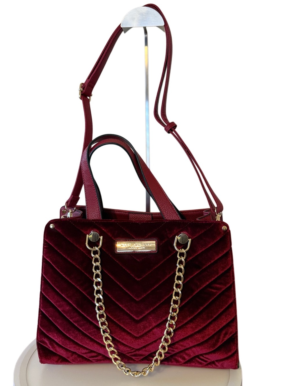 Marc New York Burgundy Chevron Velvet Crossbody Shoulder Bag Gold Chains Accents - Picture 13 of 17